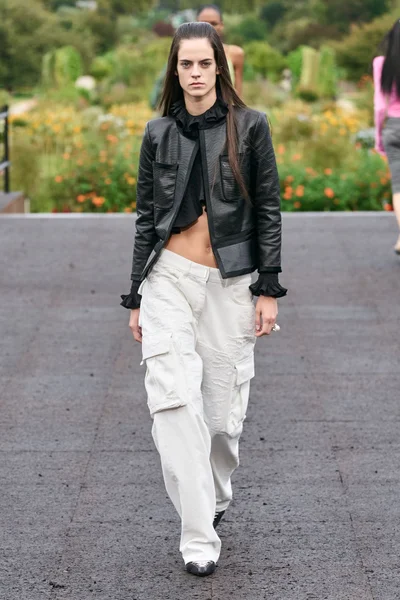Look 15